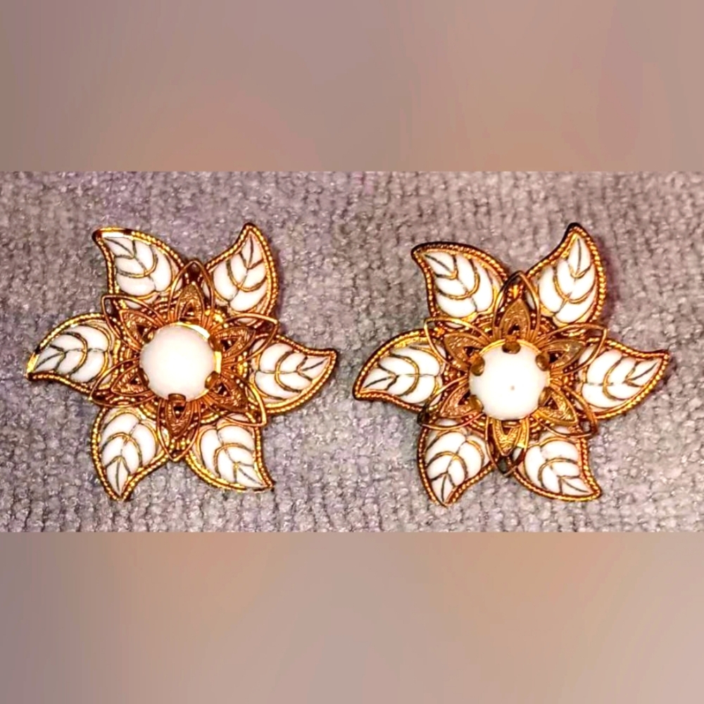 Vintage Gold Tone & White Glass (Milk?) Screw Back Earrings